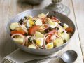 Bunter Kartoffelsalat mit Tomaten, Eiern und Oliven Rezept