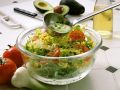 Bunter Salat mit Avocadodressing Rezept