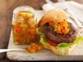 Burger mit Relish aus Paprika und Gurke Rezept