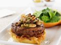 Burger mit Zwiebeln, Pilzen und Spinat Rezept