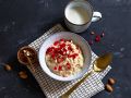 Chai-Porridge mit Granatapfelkernen Rezept