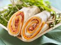 Cheddar-Wraps mit Tomatenaufstrich Rezept