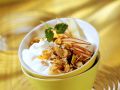 Cornflakes mit Joghurtcreme und Apfel Rezept