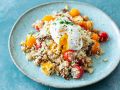 Couscous-Tomaten-Salat mit pochiertem Ei Rezept
