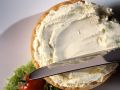 Cracker mit Frischkäseaufstrich Rezept
