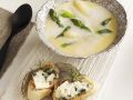 Cremige Spargelsuppe mit Käsebaguette Rezept