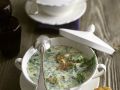Cremige Suppe mit geräucherter Forelle, Lauch, Dill und Kerbel Rezept