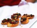 Crostini mit Oliven-Tomatenpaste Rezept
