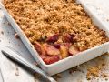 Crumble mit Pflaumen und Nüssen Rezept