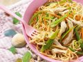 Eiernudeln mit Hähnchen und Gemüse auf vietnamesische Art Rezept