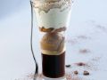 Eiskaffee mit Kaffeeis, Keks und Sahne Rezept