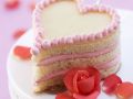 Erdbeer-Herzkuchen mit Rose Rezept