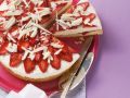 Erdbeer-Quarkkuchen mit weißen Schokohobeln Rezept