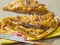 Flammkuchen mit Zwiebeln und Sardellen Rezept