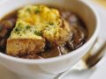 Französische Zwiebelsuppe mit Rotwein Rezept