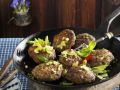 Frikadellen auf Berner Art (Hacktäschli) Rezept