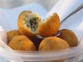 Frittierte Reisbällchen mit Geflügelfüllung Rezept