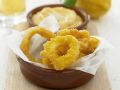 Frittierte Tintenfischringe mit Aioli Rezept