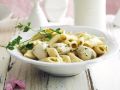 Frühlingshafte Pasta mit Hähnchen und weißem Spargel Rezept