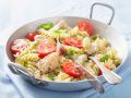 Fusilli mit Pesto, Hähnchen und Tomaten Rezept