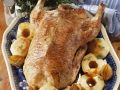 Gänsebraten mit Äpfeln, Zwiebeln und Majoran Rezept