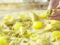 Garnelen-Pizza mit Artischockenherzen Zubereitung Schritt 6 Garnelen-Pizza mit Artischockenherzen Zubereitung Schritt 6