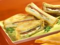 Gebackene Toast-Sandwiches mit Schinken und Mozzarella Rezept