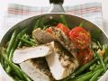 Gebratene Hähnchenbrust mit grünen Bohnen und Tomaten Rezept