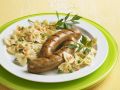 Gebratene Wurst mit buntem Nudelsalat Rezept
