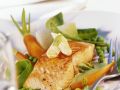 Gebratener Lachs mit Gemüse Rezept
