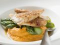 Gebratener Pangasius mit grünem Spargel und Süßkartoffelbrei Rezept