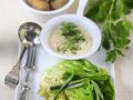 Gebratener Salat mit Kräuter-Dip und Kartoffeln Rezept