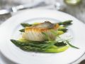 Gebratener Zander mit grünem Spargel und Champaganersoße Rezept
