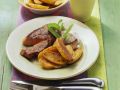 Gebratenes Steak mit Ofenkartoffeln und Quark Rezept