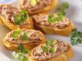Geflügelleberaufstrich auf Baguette Rezept