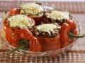 Gefüllte Paprikaschoten mit Käse gratiniert Rezept