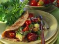 Gefüllte Pfannkuchen mit Tomaten und Avocado Rezept