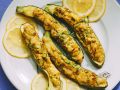 Gefüllte Zucchini mit Avocado und Käse Rezept