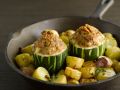 Gefüllte Zucchini mit Walnüssen und gebratenen Kartoffeln Rezept