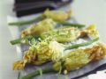 Gefüllte Zucchiniblüten mit Feta Rezept