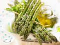Gegrillter grüner Spargel mit Meersalz Rezept