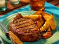 Gegrilltes Steak mit Potato Wedges Rezept
