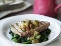 Gegrilltes Thunfischsteak auf Blattspinat Rezept