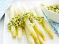 Gehackte Eier und weißer Spargel Rezept