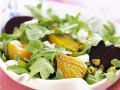 Gelbe Bete auf Rucolasalat Rezept