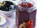 Gelee mit Johannisbeeren und Cassis Rezept