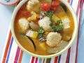 Gemüsesuppe mit Käsebällchen Rezept