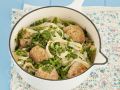Geräucherte Fischklößchen mit Nudeln und Erbsen Rezept