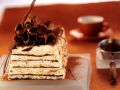 Geschichtete Eistorte mit Vanille und Schokolade Rezept