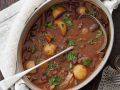 Geschmortes Rindfleisch in Rotweinsoße (Boeuf Bourguignon) Rezept